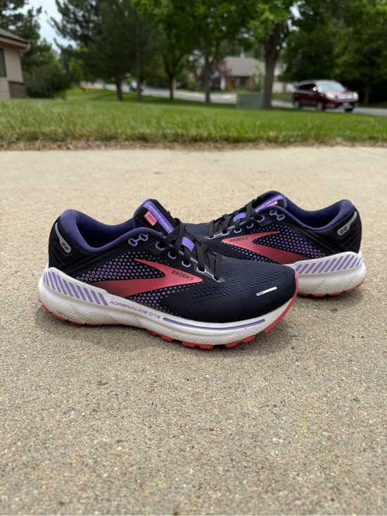 Brooks Shoes - Womens Brooks Adrenaline 22 (size 7.5)